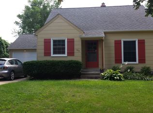307 38th St NE, Cedar Rapids, IA 52402