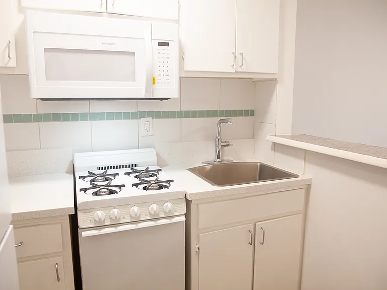 1132 N Cahuenga Blvd #2 — Photo 4