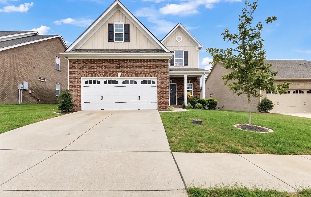 4 bed, 3.5 bath, 2680 sqft, $3,000 — Photo 1