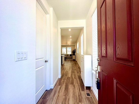 4th image of 8977 Woodmere Ct