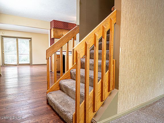 4th image of 614 Ledgeview Park Dr