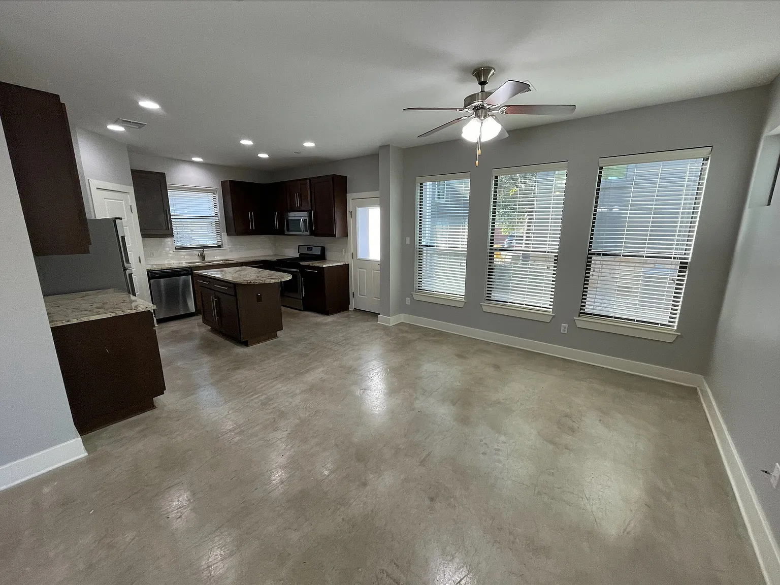 3 bed, 1474 sqft, $1,995 — Photo 4
