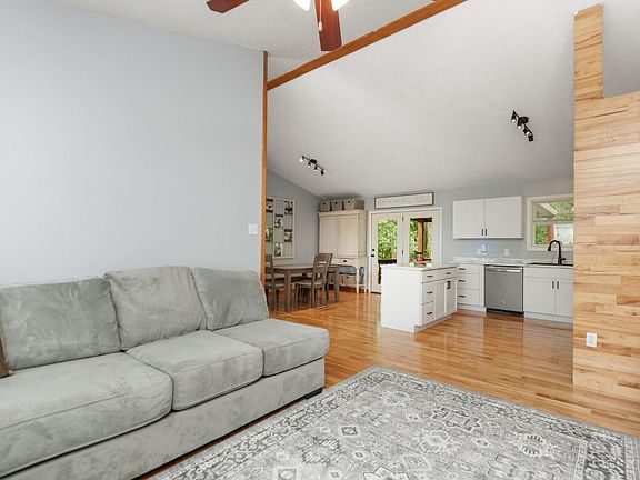 5th image of 116 Stone Trace Dr