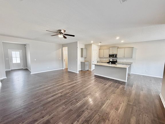 5th image of 14 Frances Ln