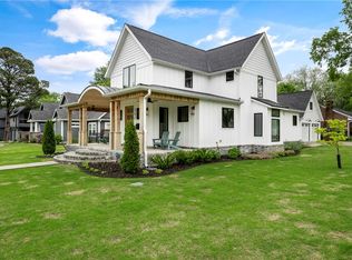 207 NW 5th St, Bentonville, AR 72712