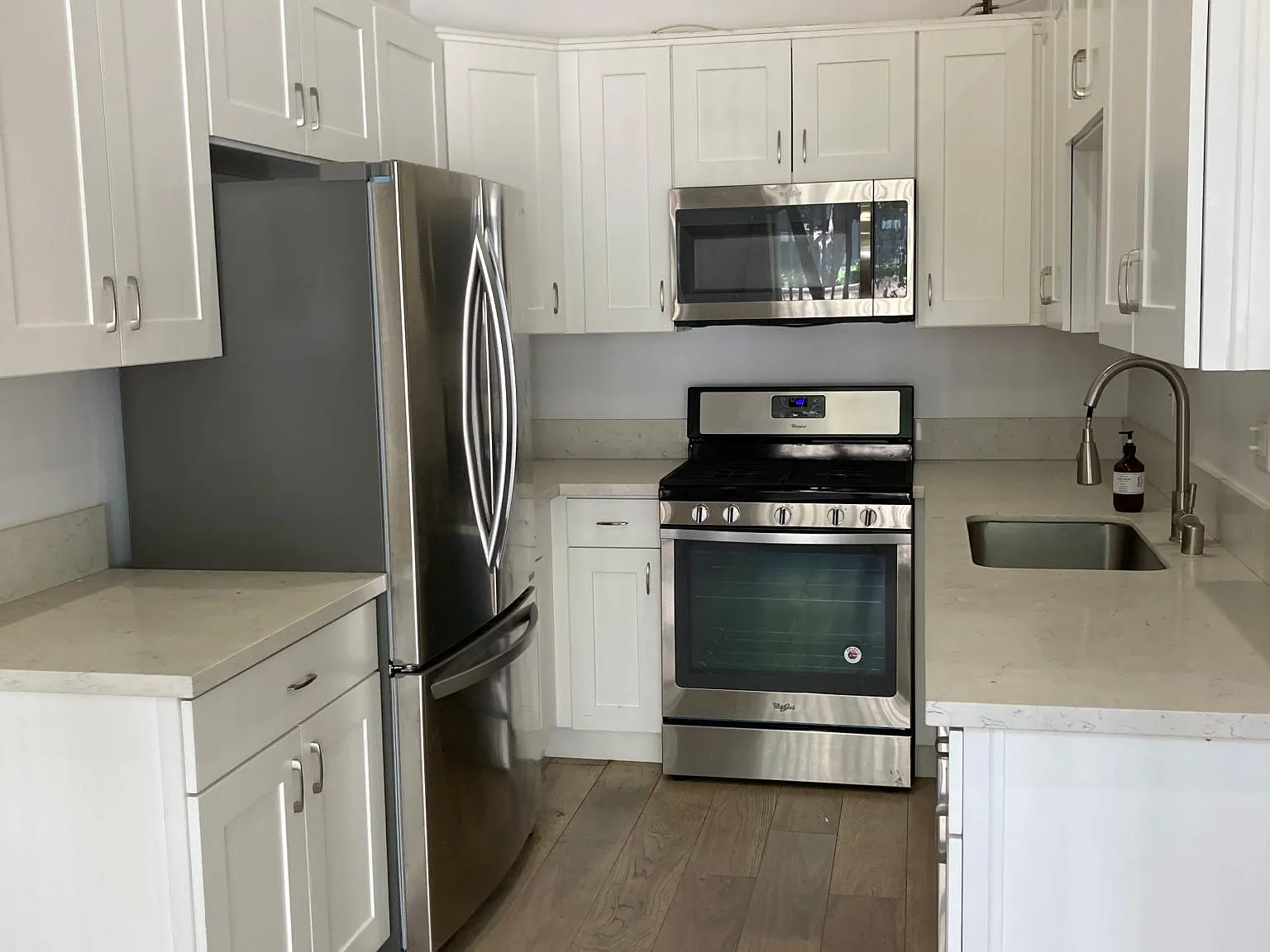 2 bed, 975 sqft, $3,800 — Photo 1