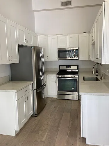 322 N Clybourn Ave Photo 1