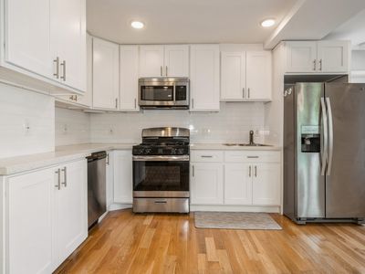 370 5th St APT 2, Jersey City, NJ, 07302