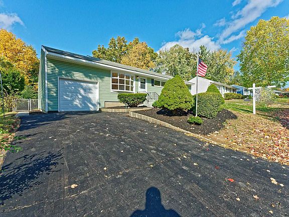 3rd image of 16 Tipton Dr