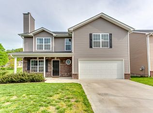 8304 Cureton Park Ln, Knoxville, TN 37931