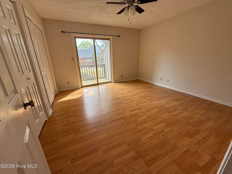 940 Linden Rd #10 — Photo 10