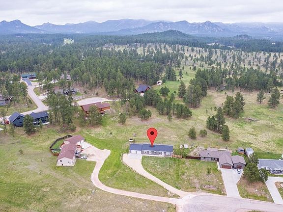 5th image of 151 Surrey Ln