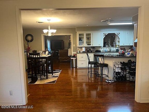 5th image of 1233 Horseshoe Dr