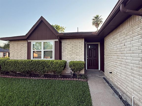 4th image of 7303 Millbrae Ln