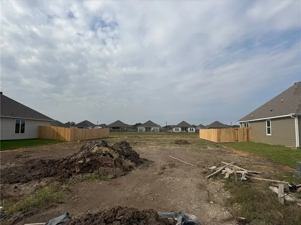 365 Harvest Lake Dr, Snook, TX 77878