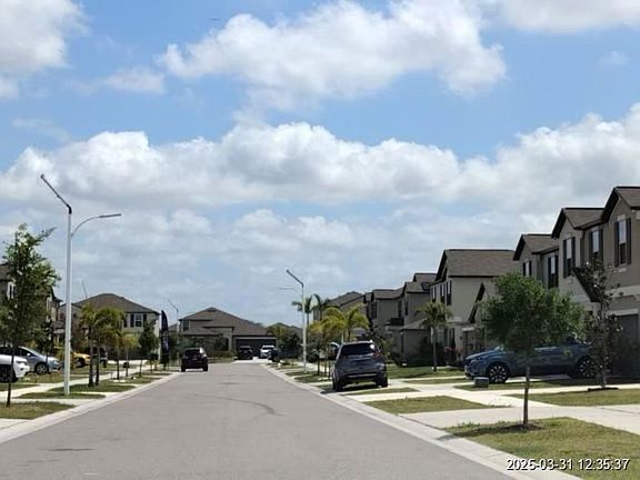 Exterior Neighborhood (street photo)