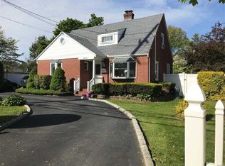 1071 Little East Neck Rd, West Babylon, NY 11704