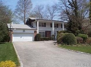 7 Locust Dr, Great Neck, NY 11021