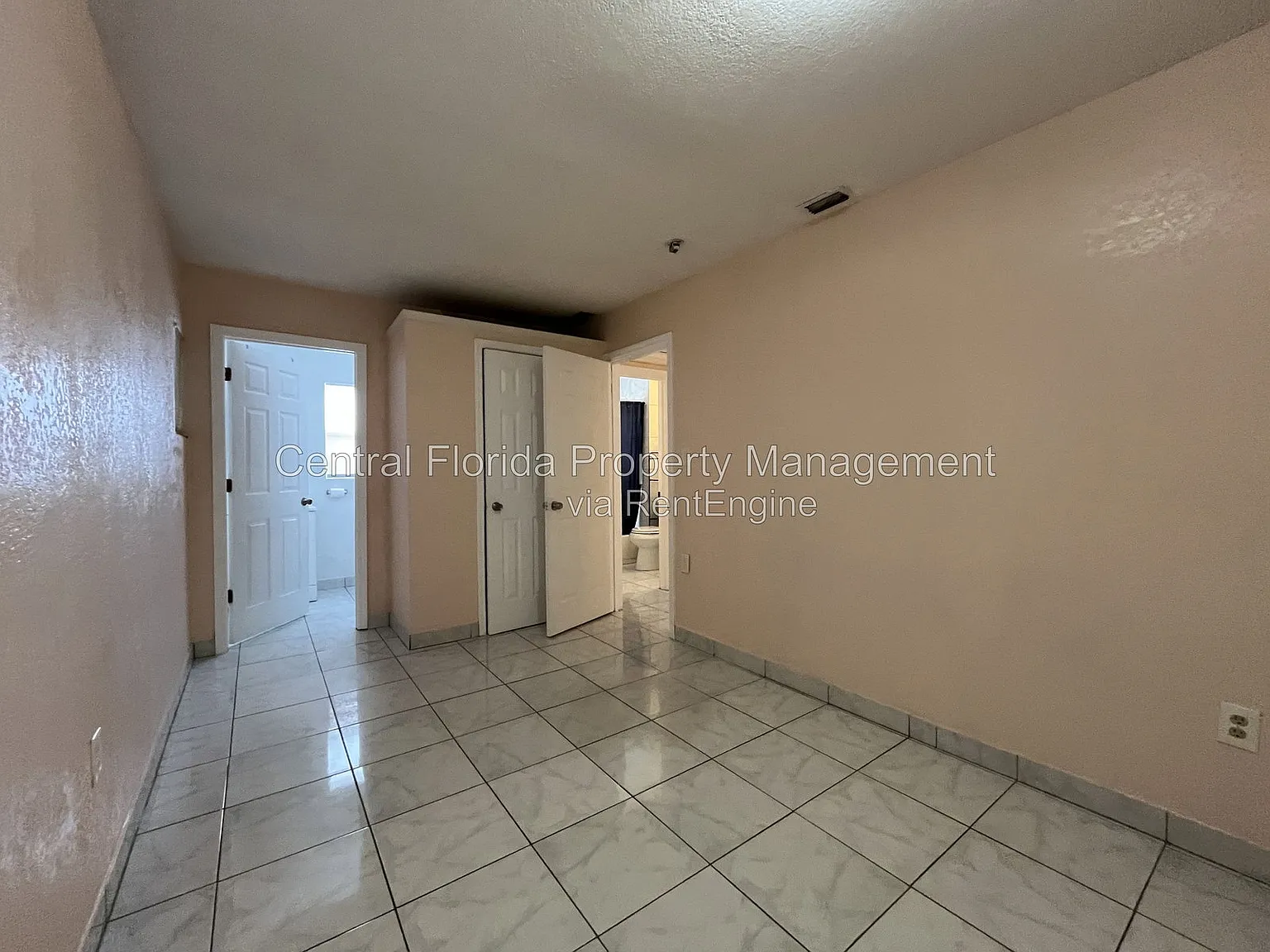 3 bed, 2.0 bath, 1224 sqft, $1,899 — Photo 2