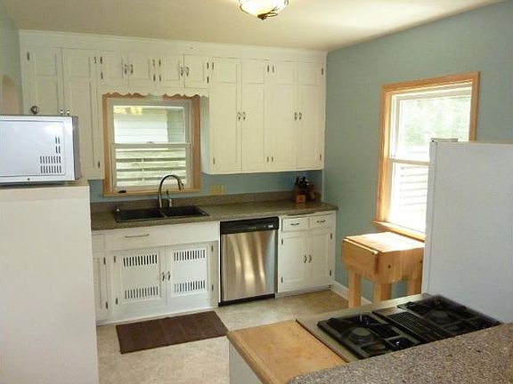 3rd image of 1116 County Road C E