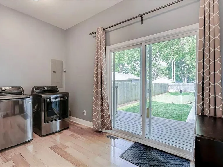 1322 Laurel St — Photo 24