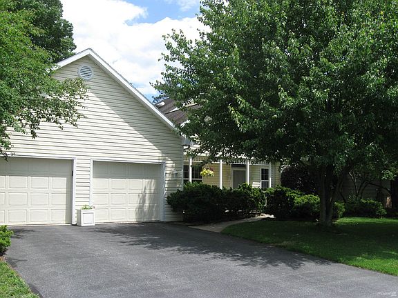 120 Farmstead Circle front 5