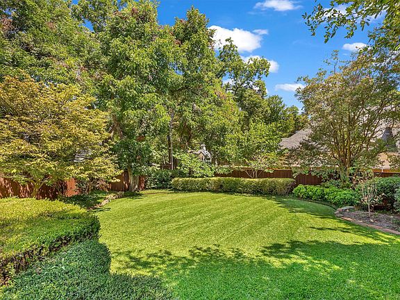 2nd image of 9908 Robin Hill Ln