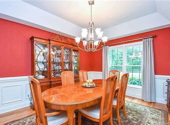 5th image of 115 Lynn Cove Ln