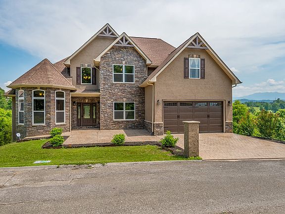 2nd image of 1202 Foxwood Dr