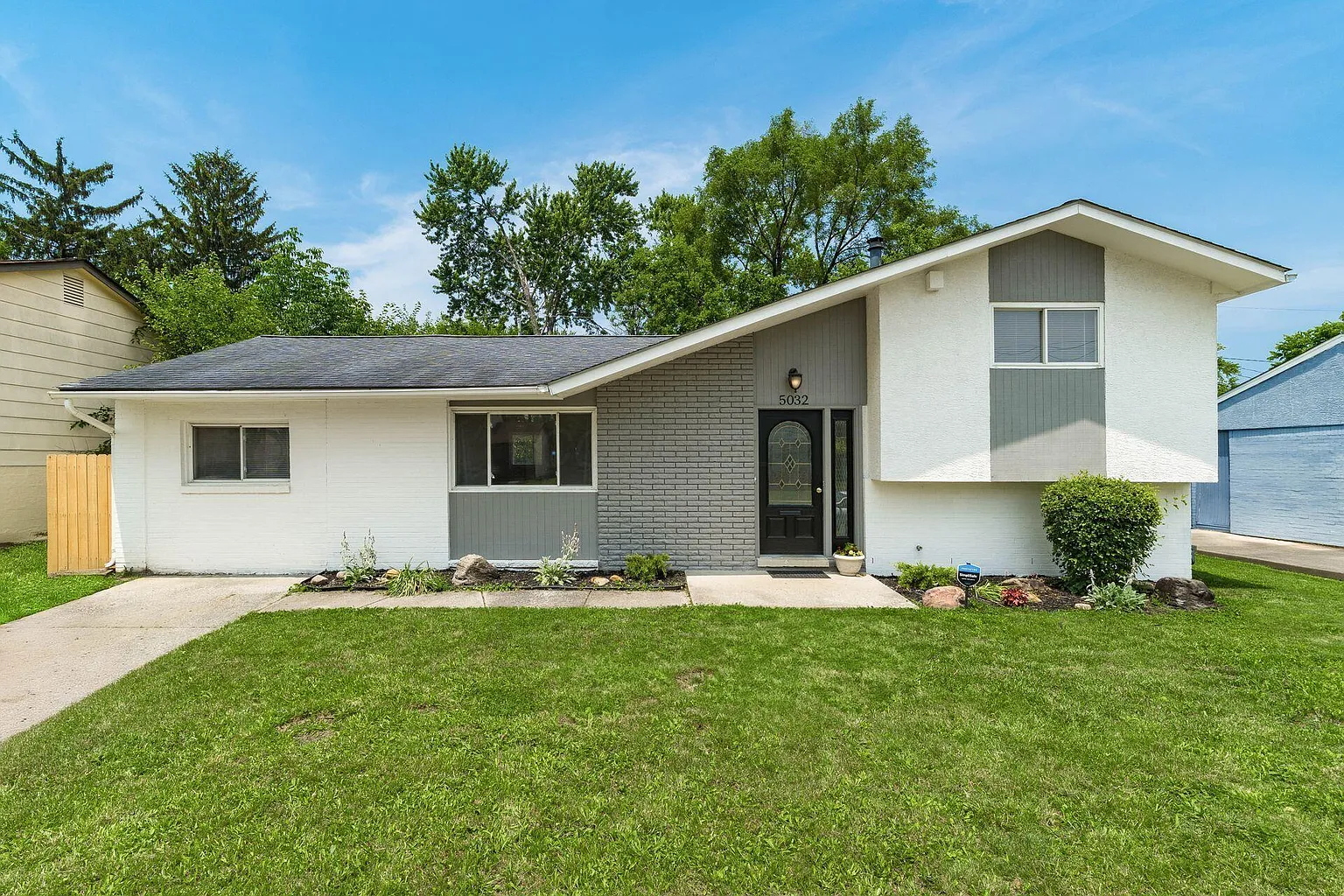 5032 Labelle Dr photo 1