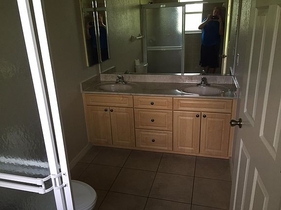 4th image of 2377 Lakeview Dr