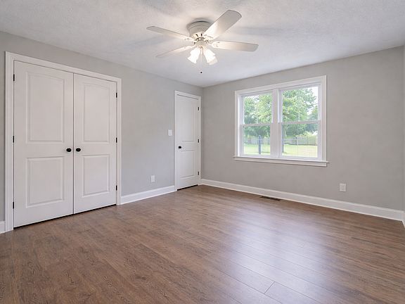 5th image of 1715 S Twyckenham Dr