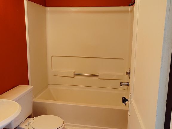 4th image of 1574 Delaware Ave APT 2