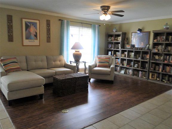 4th image of 2207 Riveroaks Dr