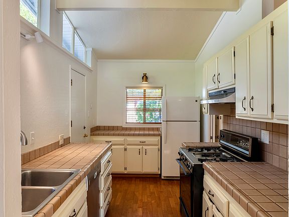 4th image of 15533 Maplewood Dr