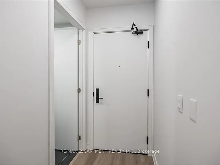 1 Jarvis St #422 — Photo 7