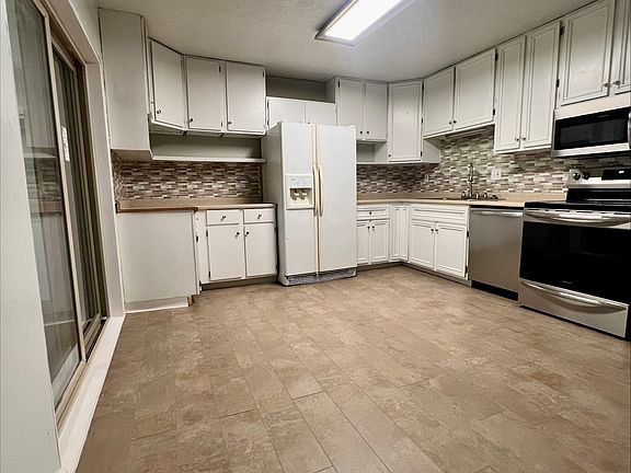 5th image of 28 Marcus Dr