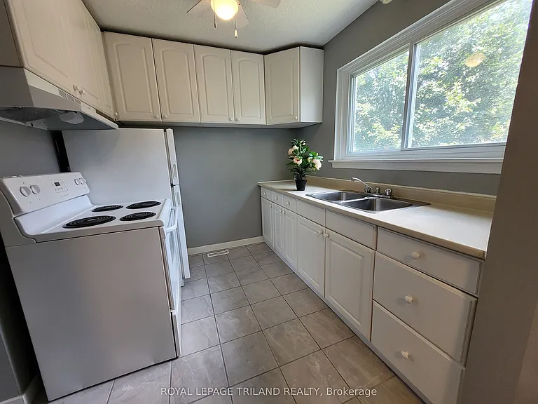 585 Gainsborough Rd #66 — Photo 12