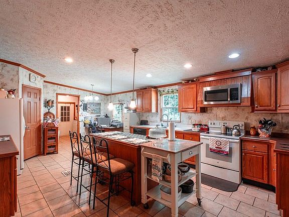 5th image of 220 Fair Rd