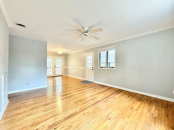 4th image of 1600 Piper Pl