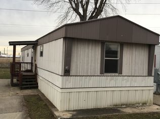 26 Red Fir Ln, Wood River, IL 62095