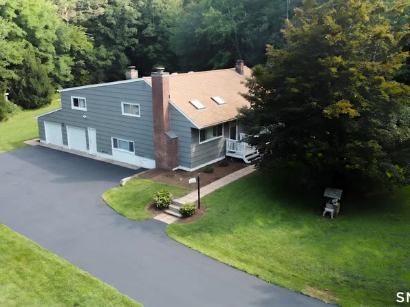 6 Paugussett Road, Newtown, CT 06482