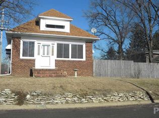 1601 Charlotte St, Pekin, IL 61554