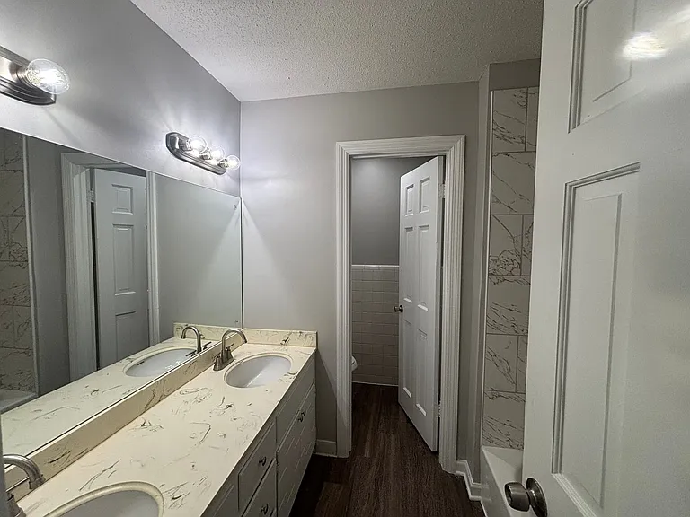 8280 Chippingham Dr — Photo 18