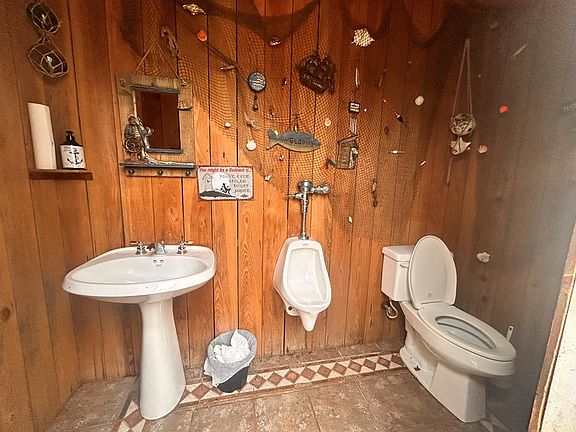 4th image of 120 SE 903rd Ave