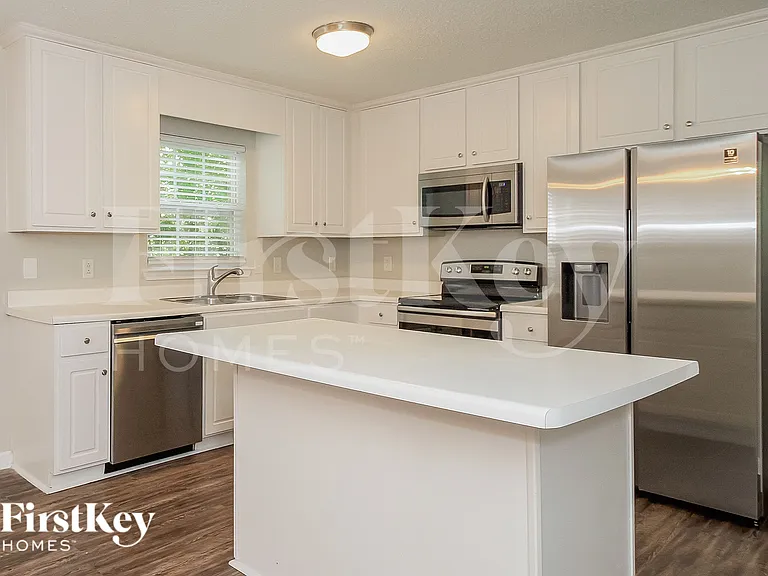 944 Highland Glen Rd — Photo 8