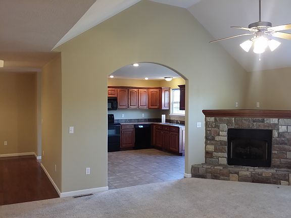 4th image of 601 E Thornhill Dr