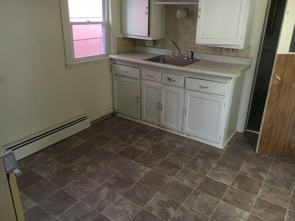 1st image of 98 Farmer St #1