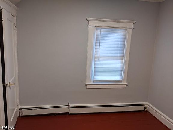 5th image of 19 Montrose Ave #3