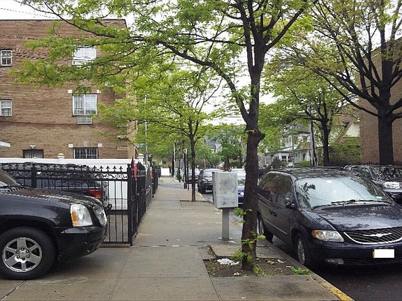 4th image of 2541B Grand Ave #B